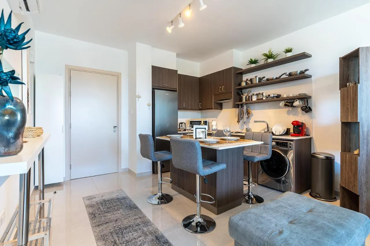 Lemon Tree 1-Br Apt In Livadia 拉纳卡 公寓